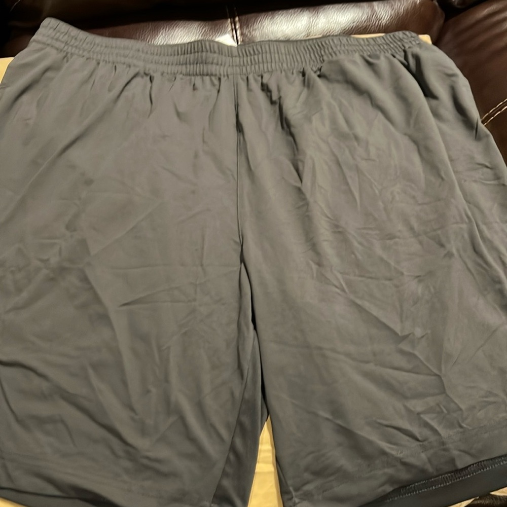 Reebok Men’s size XL speedwick shorts with pockets and drawstring